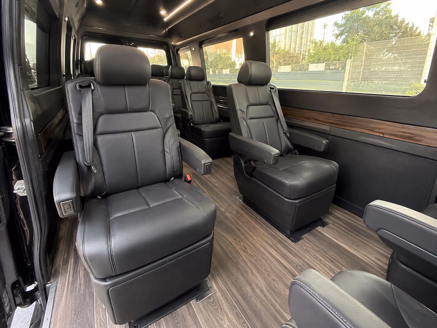 find the perfect transportation for your next airport transfer 2